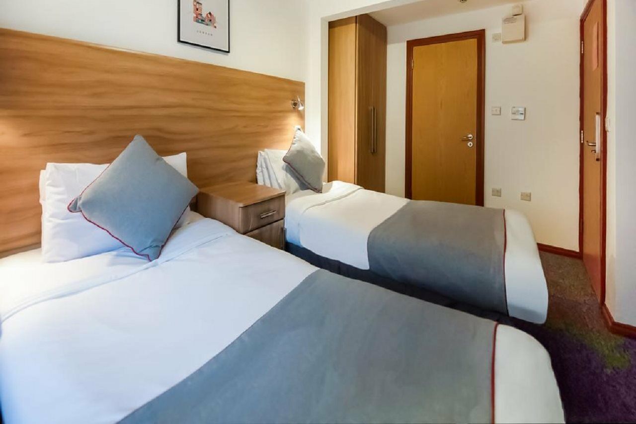 Arinza Hotel, London Ilford Bagian luar foto